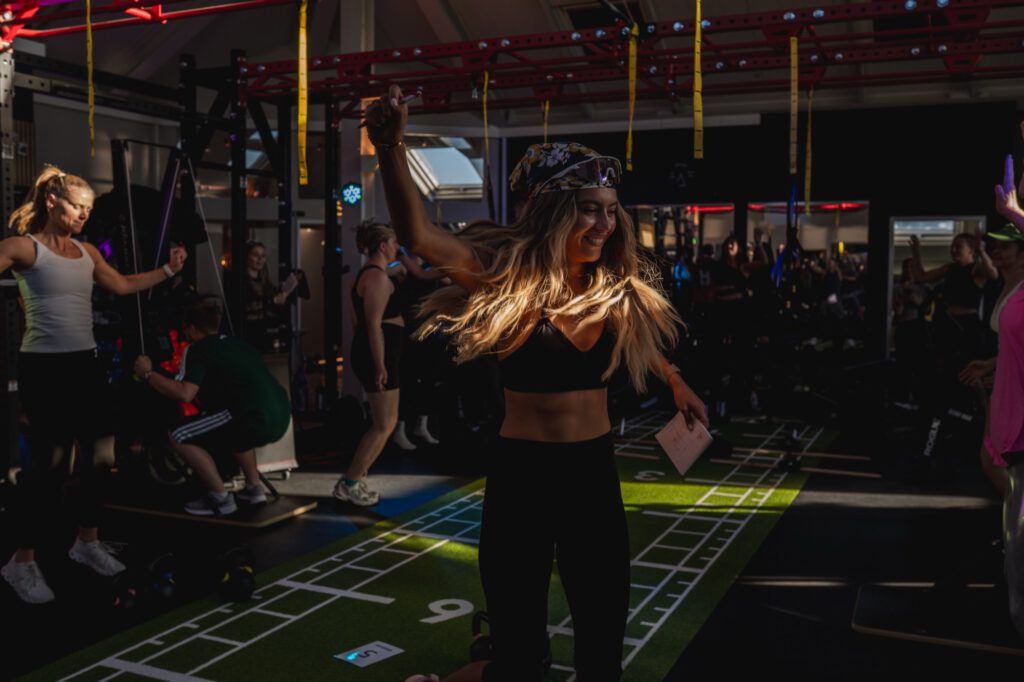 Zirkeltraining mit Live-DJ beim Rave & Train im Unique Gym