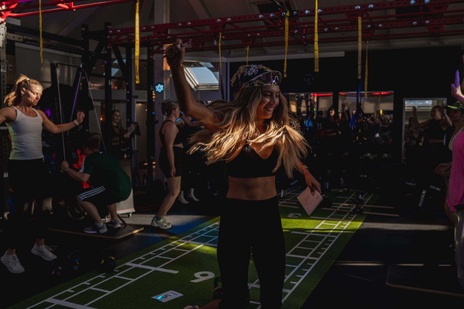 Zirkeltraining mit Live-DJ beim Rave & Train im Unique Gym