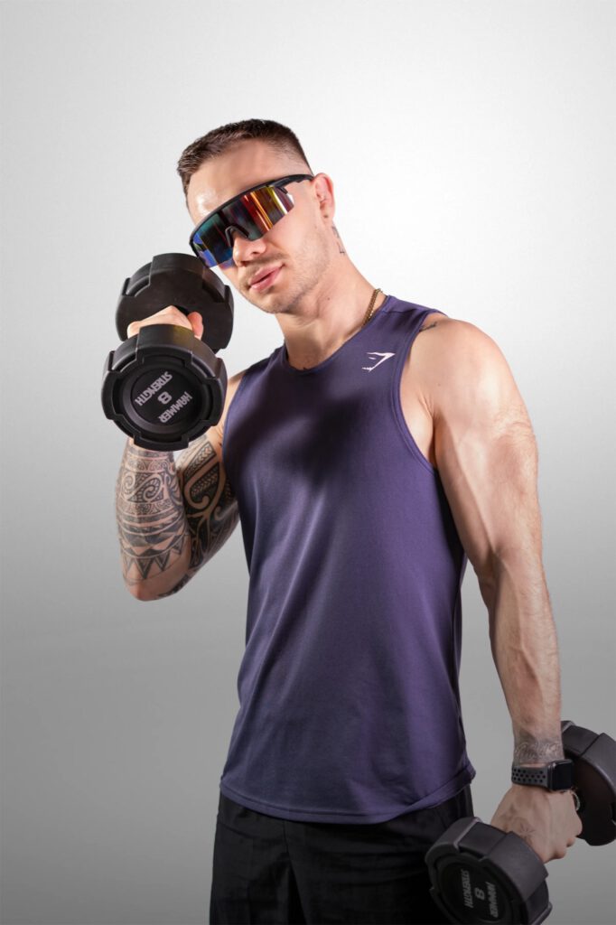 Krafttraining mit Kurzhanteln im Unique Gym