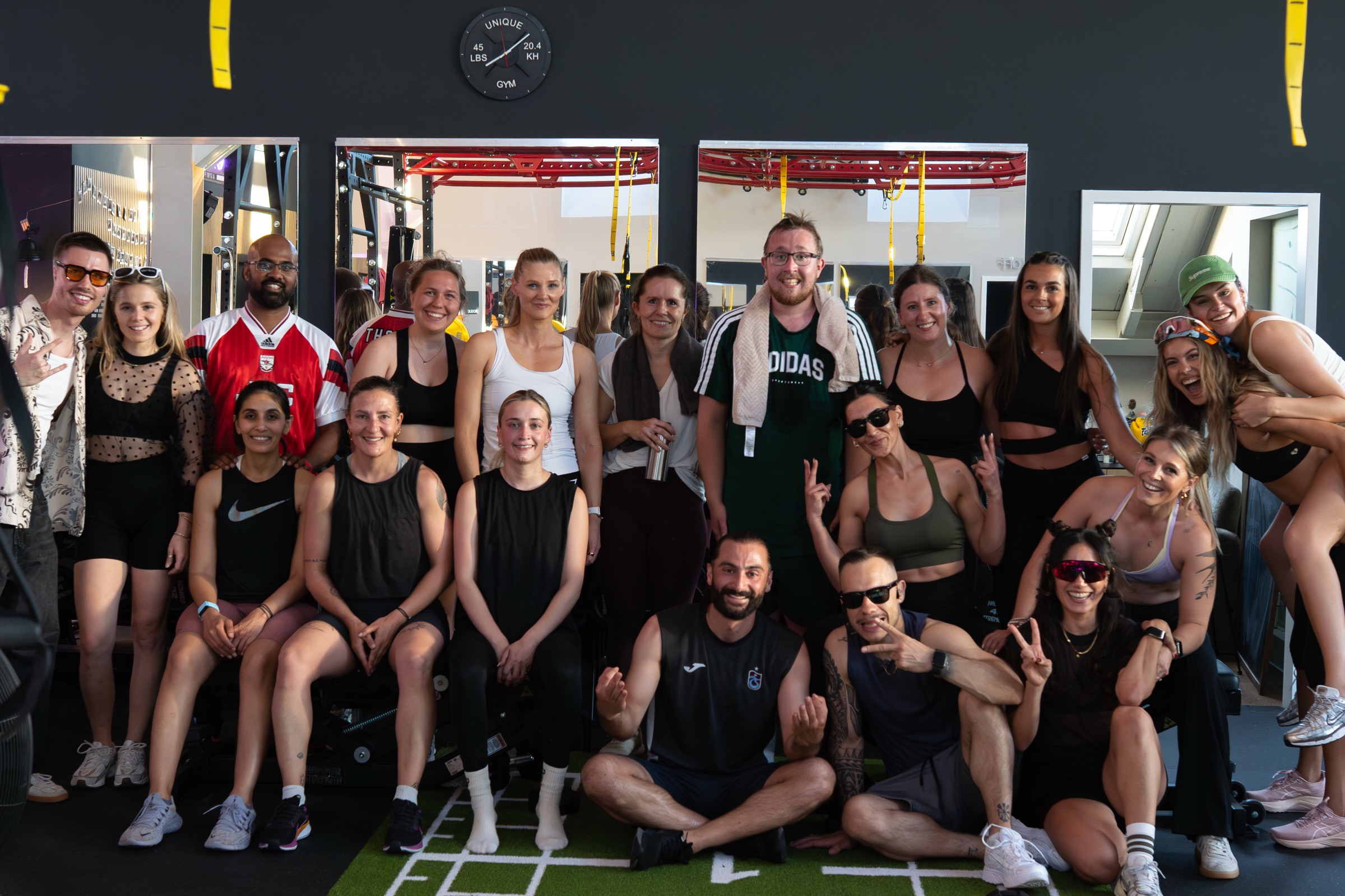 Gruppenfoto der Community nach dem Training im Unique Gym