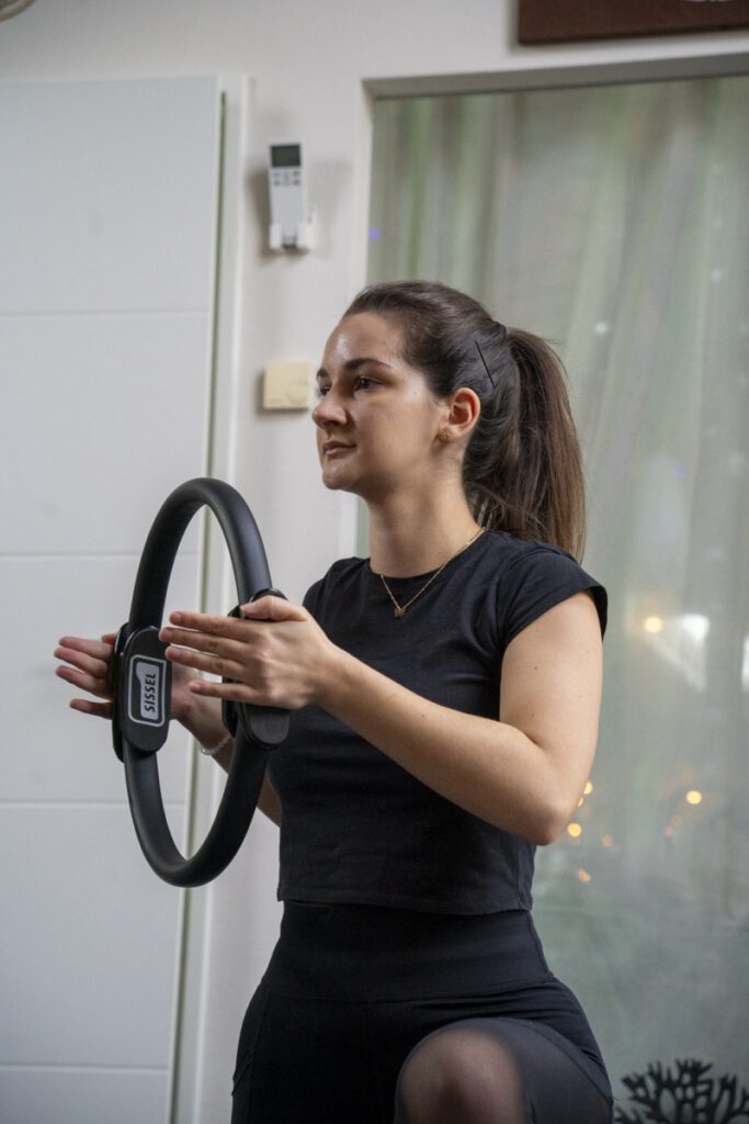 Hot Pilates mit Pilates-Ring im Unique Gym